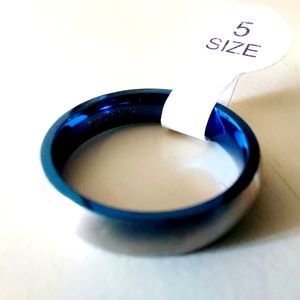 Size 5 Silver & Blue Titanium Unisex Band Ring. New. Opened only for photographi
